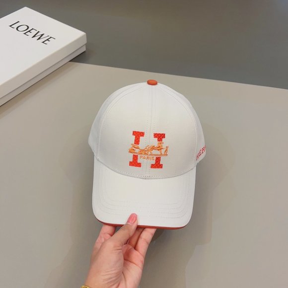 AUTHENTIC Hermes Hats main image 7